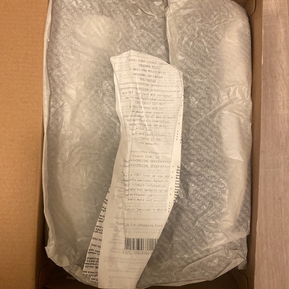 Authentic Adidas Ultraboost in Black & White size 6Y - Picture 10 of 10